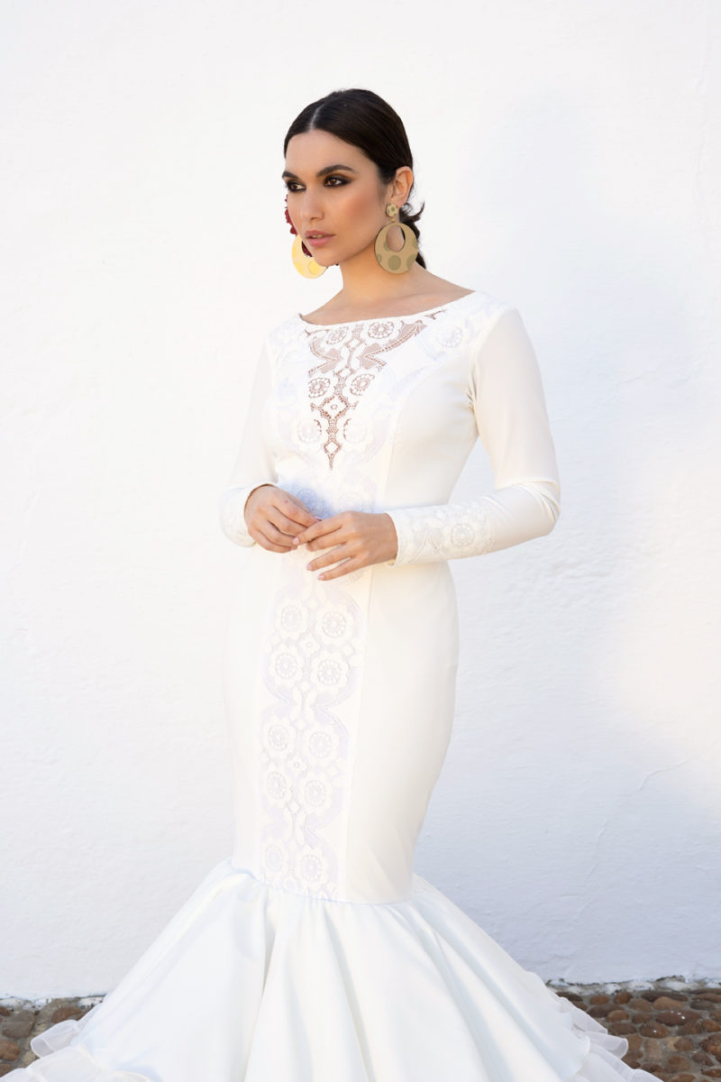 Traje de flamenca blanco. Colección 2022. Modelo Victoria