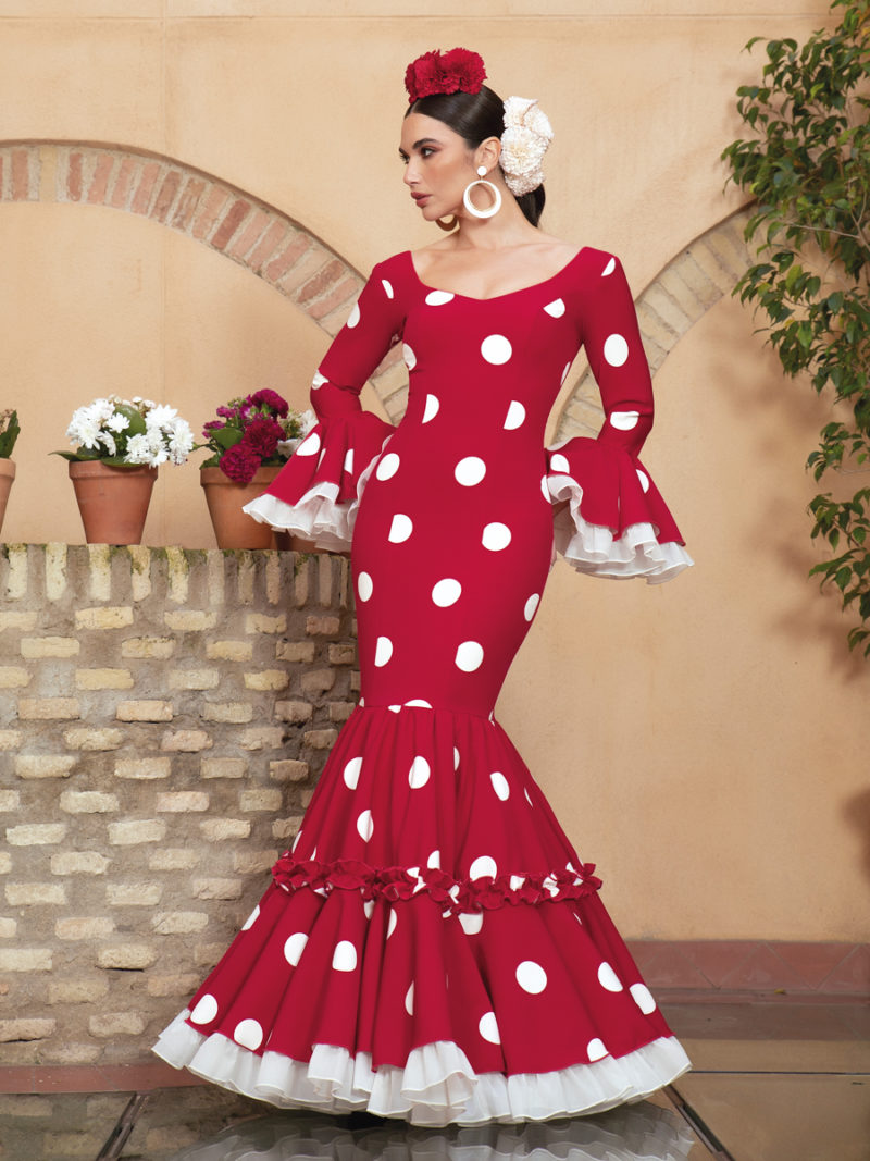 Traje de flamenca rojo lunar blanco roto de galleta.