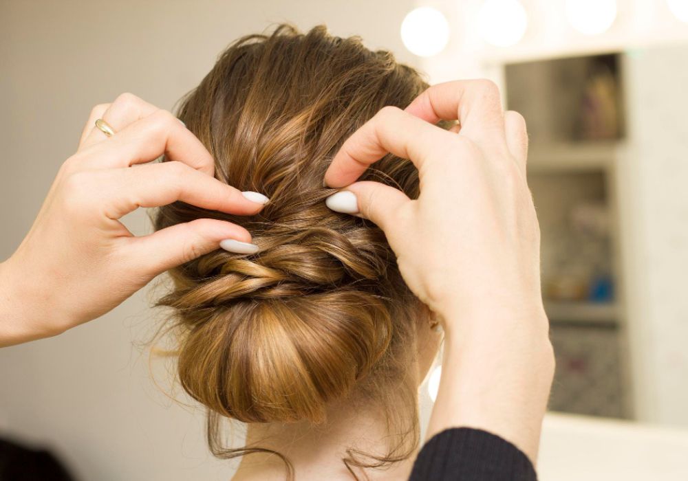 peinados de flamenca pelo rizado